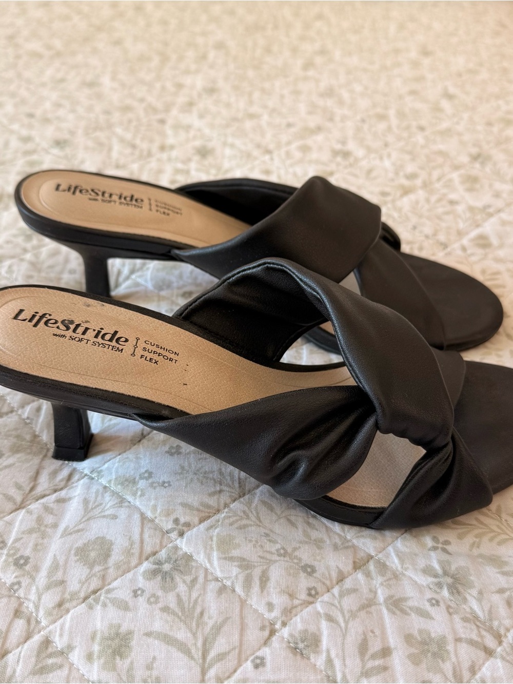 Y2k LifeStride black kitten heel sandals